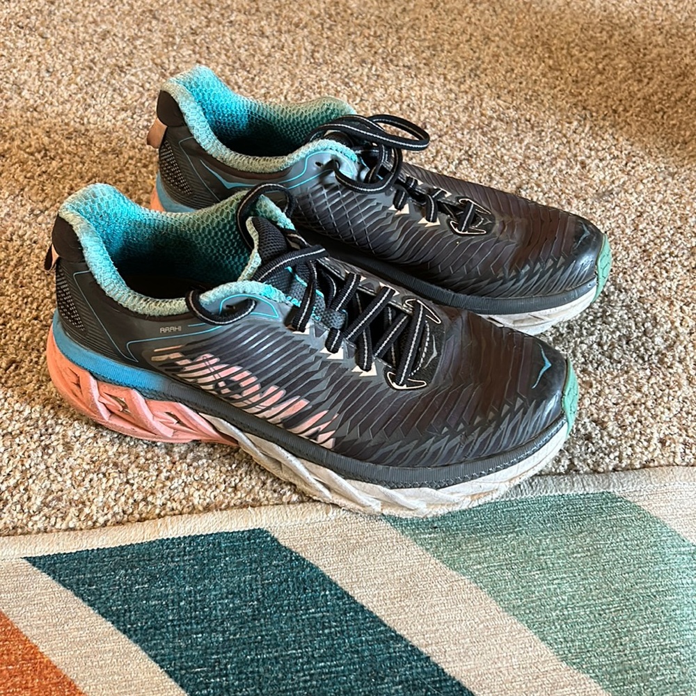 Hokas
